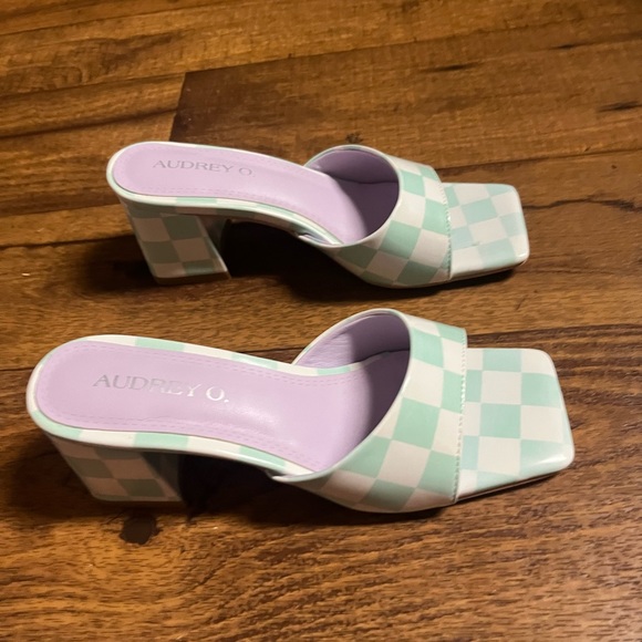 Audrey O. • Slide Shoes • W/ Mint Green • Checkered Design • Size 9 - Picture 2 of 13